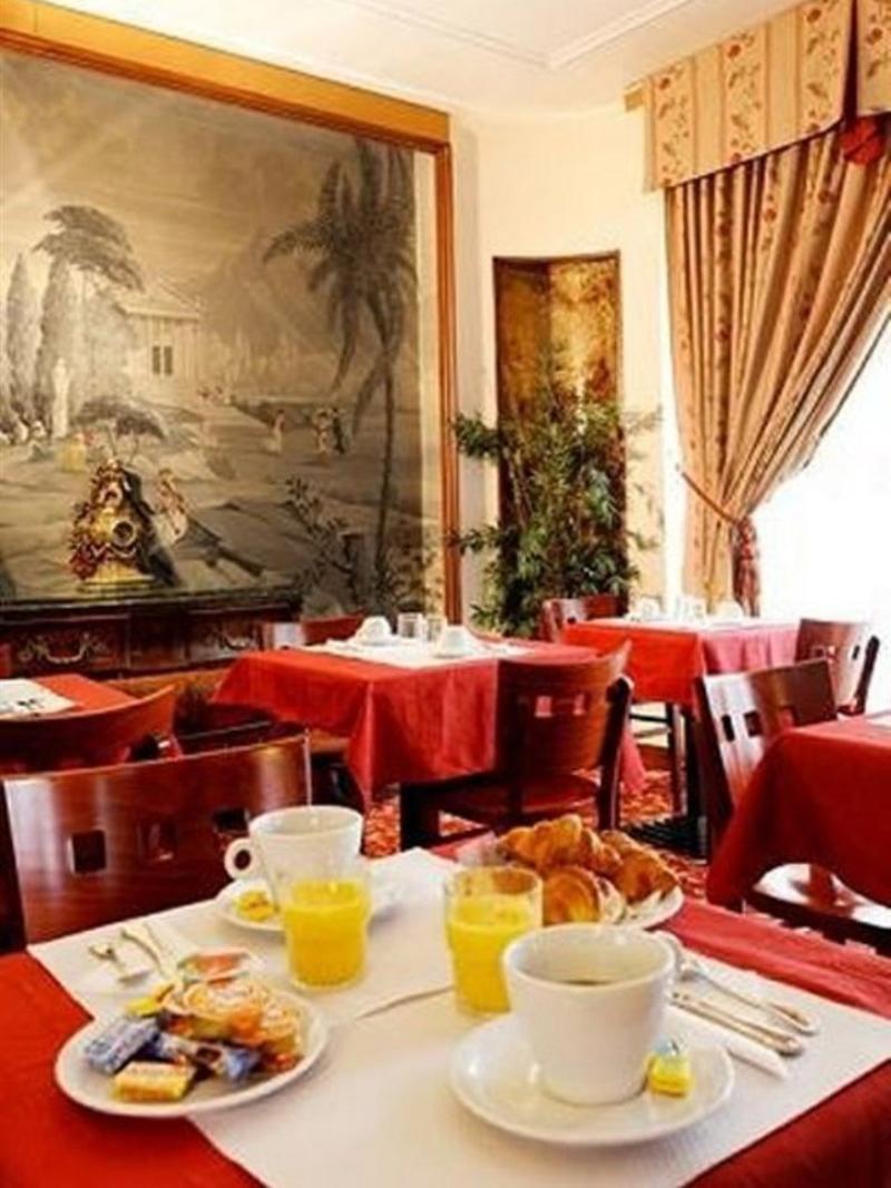 Hotel La Boetie ปารีส ภายนอก รูปภาพ